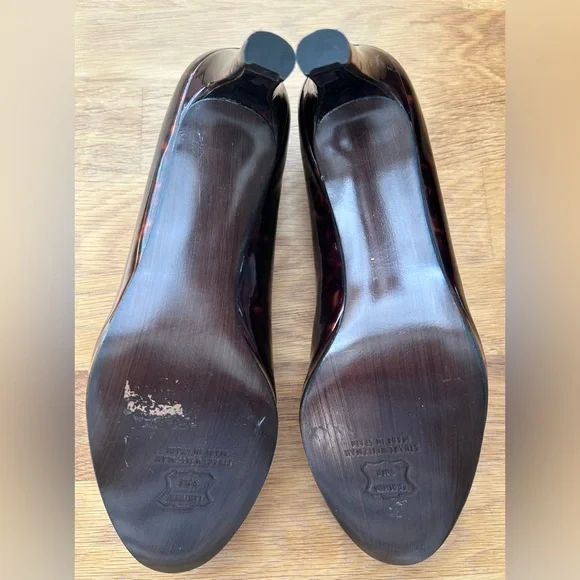 NWOT Stuart Weitzman “Platswoon” Tortoiseshell Patent Leather Pumps
Never Worn. - Picture 10 of 10